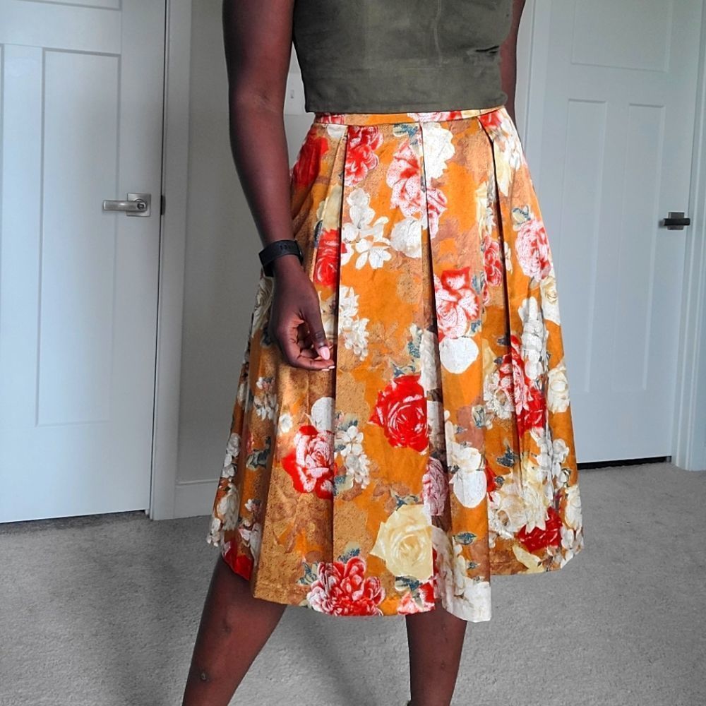 Vintage size 10 Floral A-Line skirt with pocket